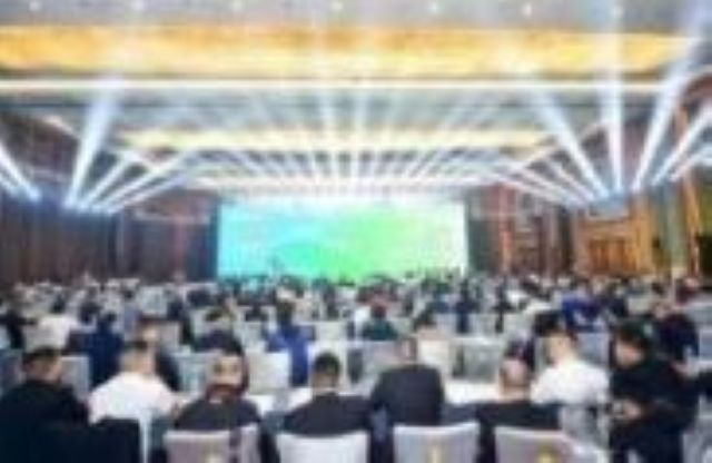 “在困境中聚力前行”——黃果樹論壇·首屆中國（西南）砂石行業(yè)生態(tài)文明建設發(fā)展峰會隆重開幕